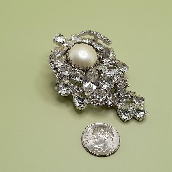 Vintage Weiss Wedding Brooch, Clear Rhinestones, Rhodium Plated, 2 1/2 In - Picture 10 of 10